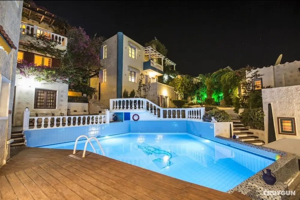 Master Suite Complex With Pool and Full View - Öne Çıkan Resim