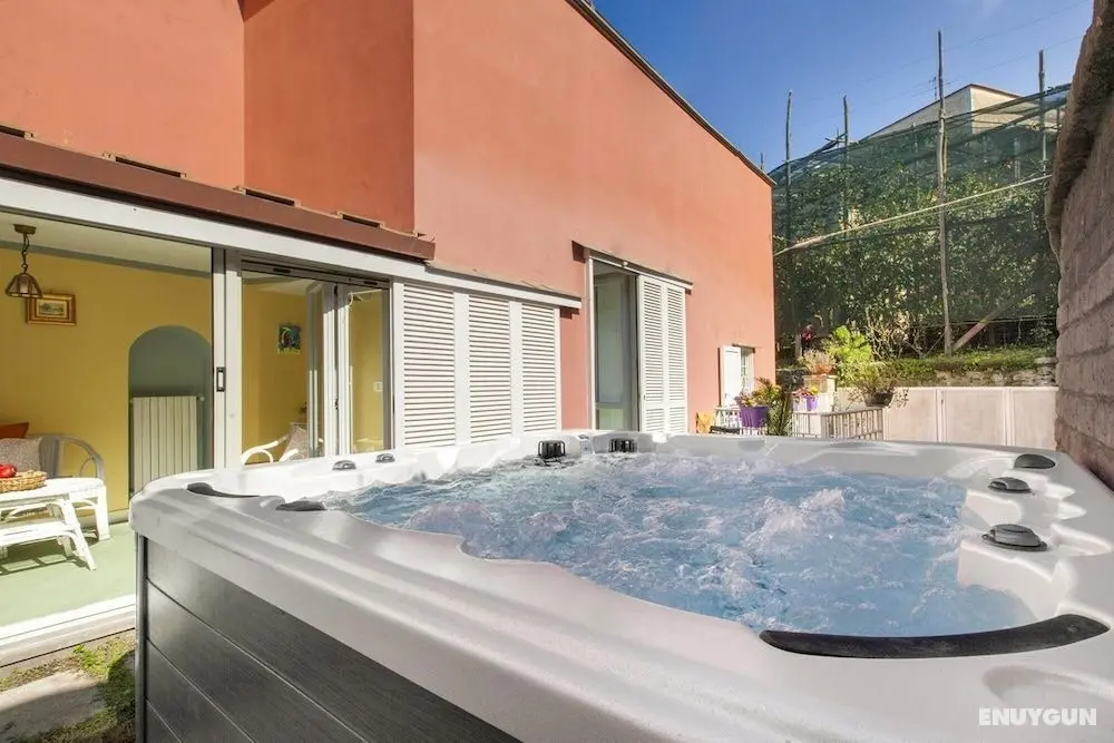Villa Mayla With Sea View Jacuzzi Near the Sea - Oda