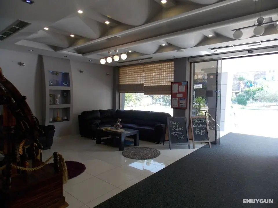 Hotel Mediterrane - Lobi