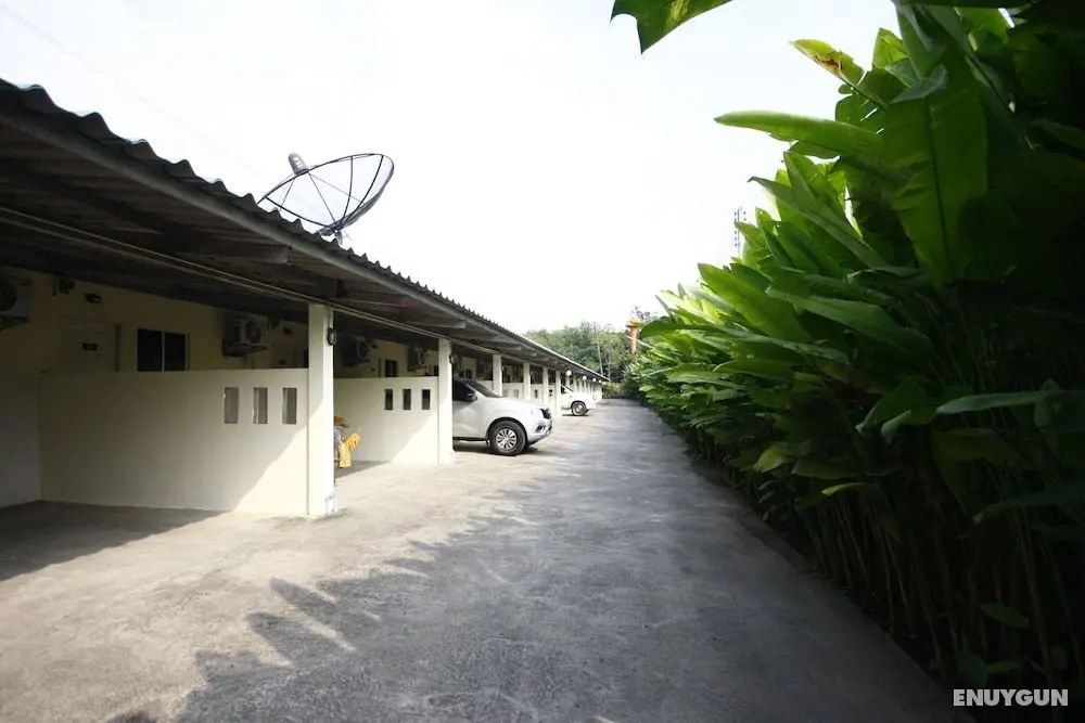 Mee Rak Resort - Otopark