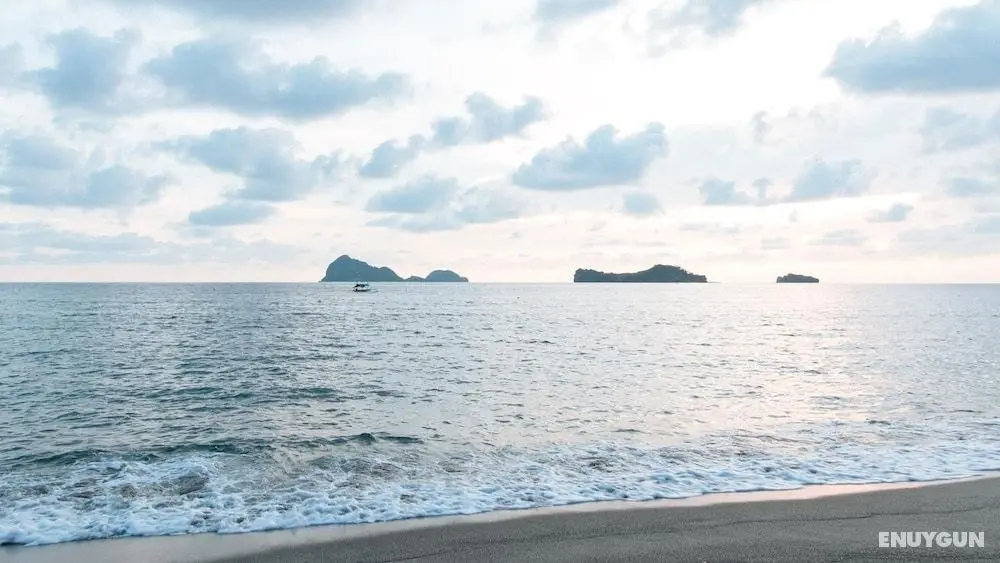 Megan's Paradisio Beach Resort - Plaj