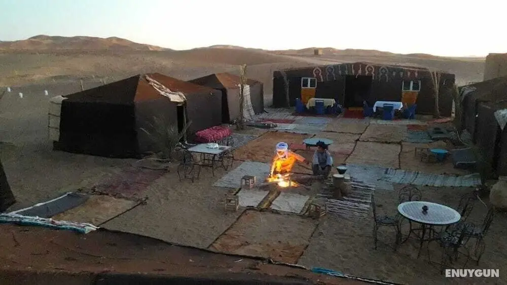 Merzouga Blue Sky - Öne Çıkan Resim