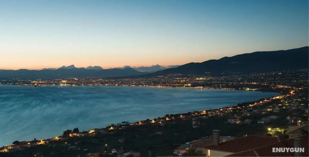 Messinian Bay - Genel
