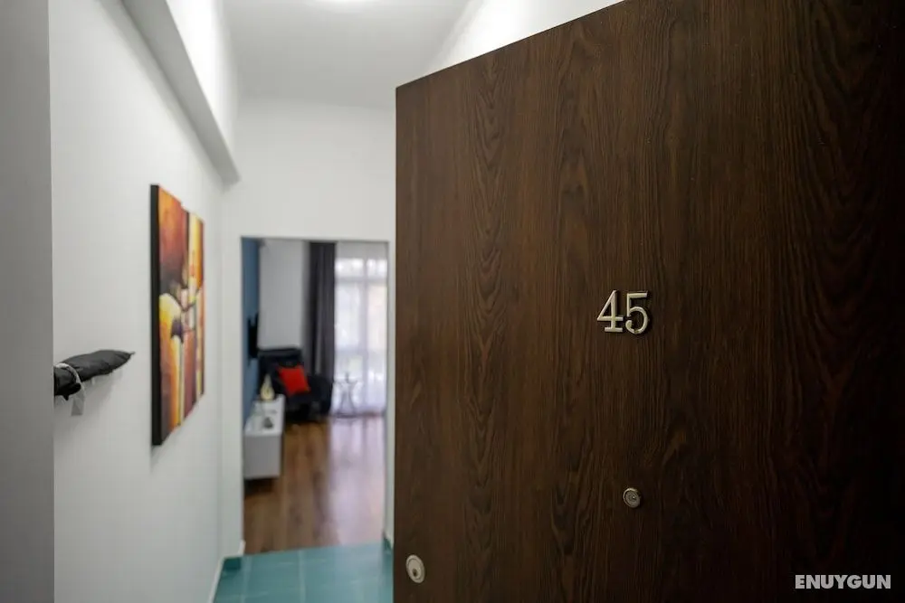 Metropole Apartments Studio City - Lobi