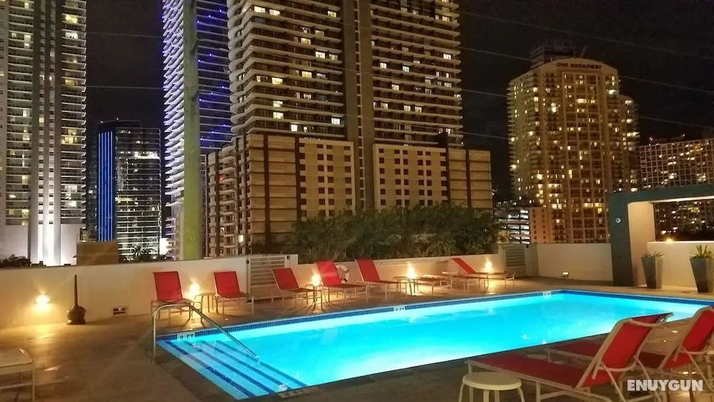 Miami by Vacation District - Öne Çıkan Resim