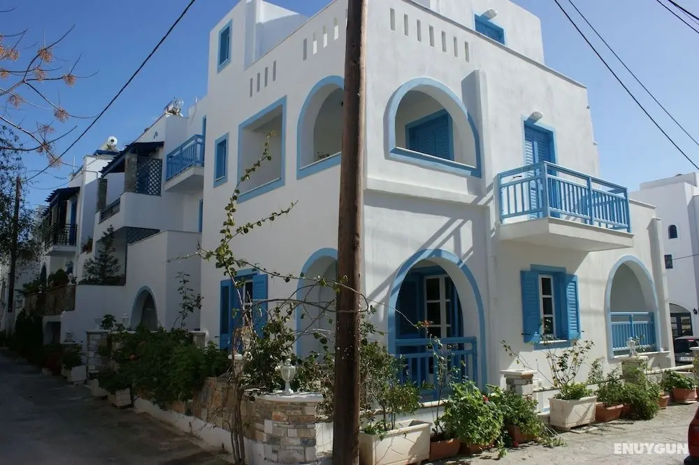 Mike's Studios - Öne Çıkan Resim