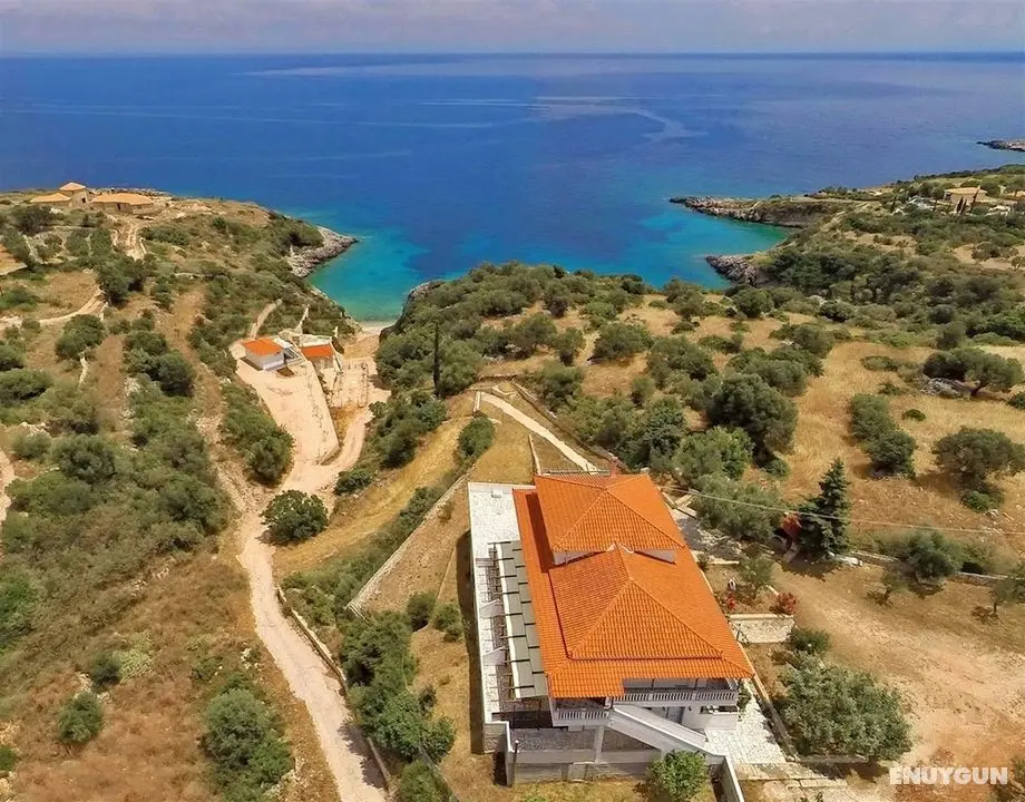 Mikro Nisi Studios - Öne Çıkan Resim