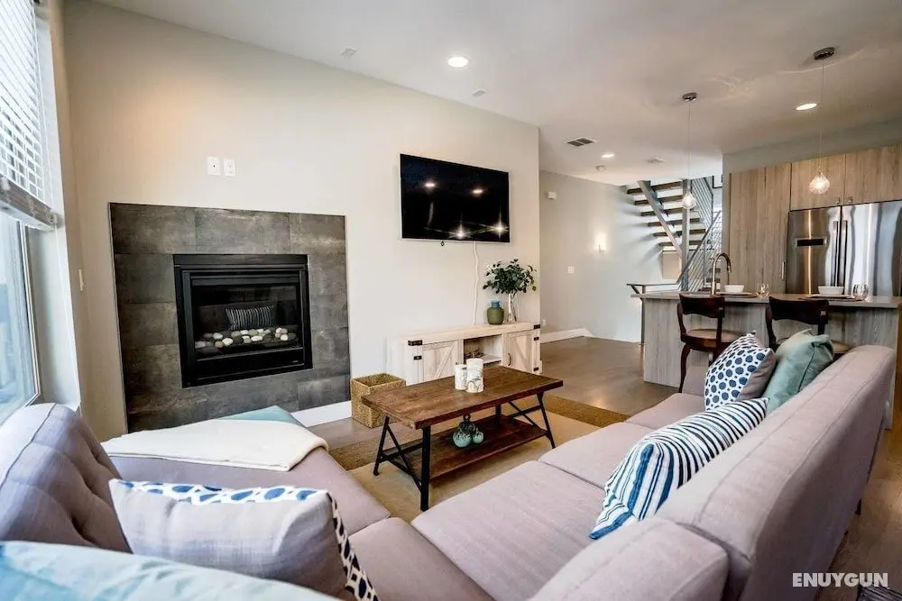 Mile High Lifestyle Townhome in Golden Triangle Rooftop Views - Öne Çıkan Resim