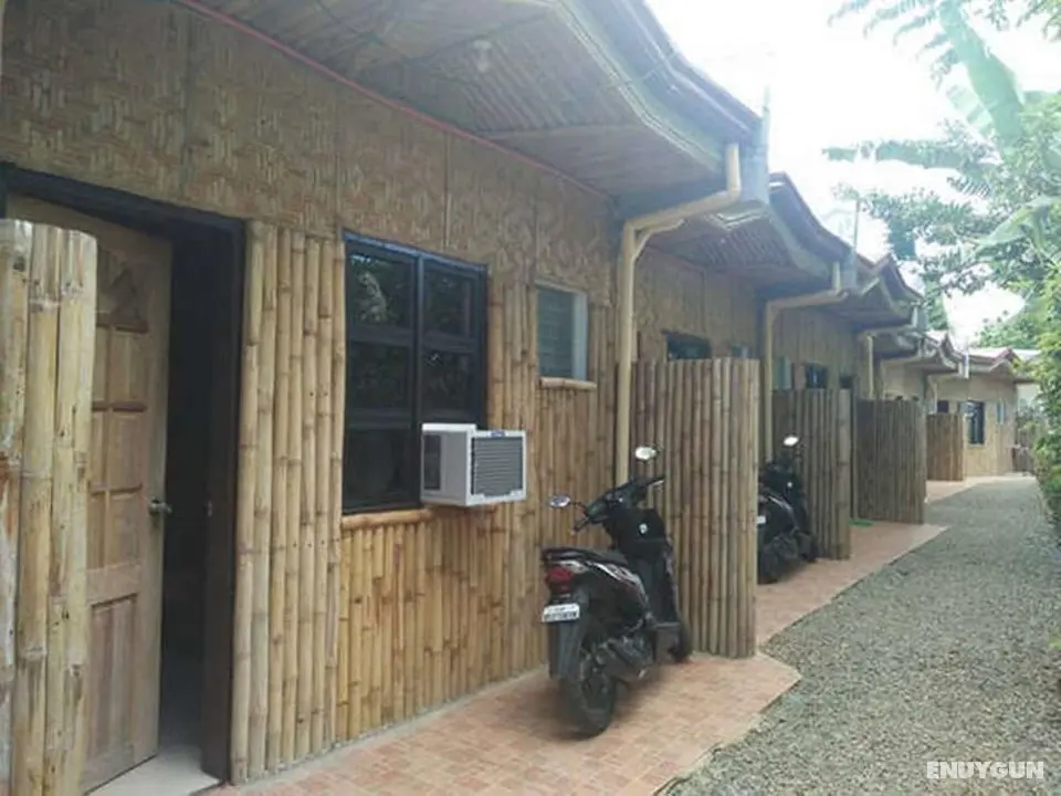 Miles YCE Bamboo House - Dış Mekan