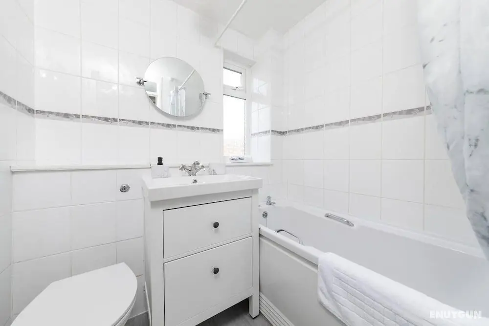 Milton Keynes Oldbrook Dexter-2br by Homely Spaces - Oda