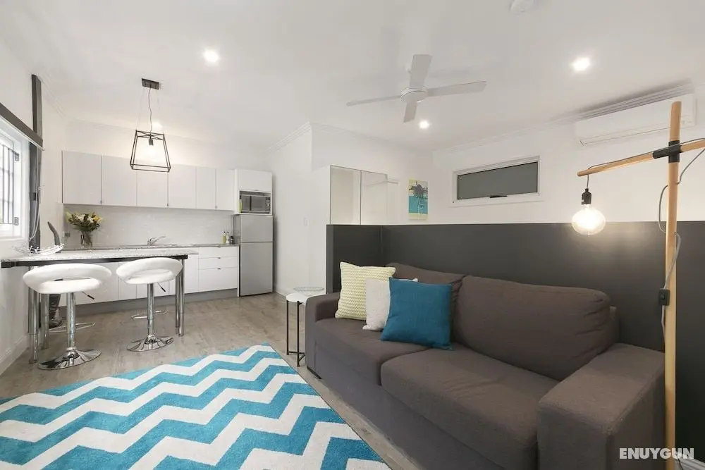 Milton Mews - Studios - Öne Çıkan Resim