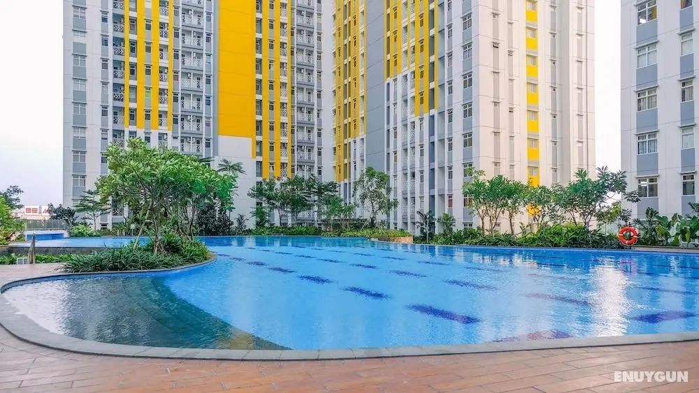 Minimalist and Comfort Living 2BR at Springlake Summarecon Bekasi Apartment - Havuz