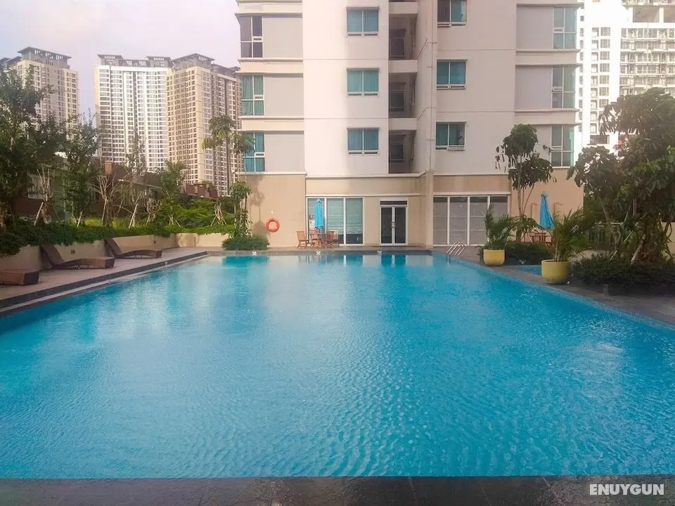 Minimalist And Comfort Studio Apartment At Springhill Terrace Residence - Havuz