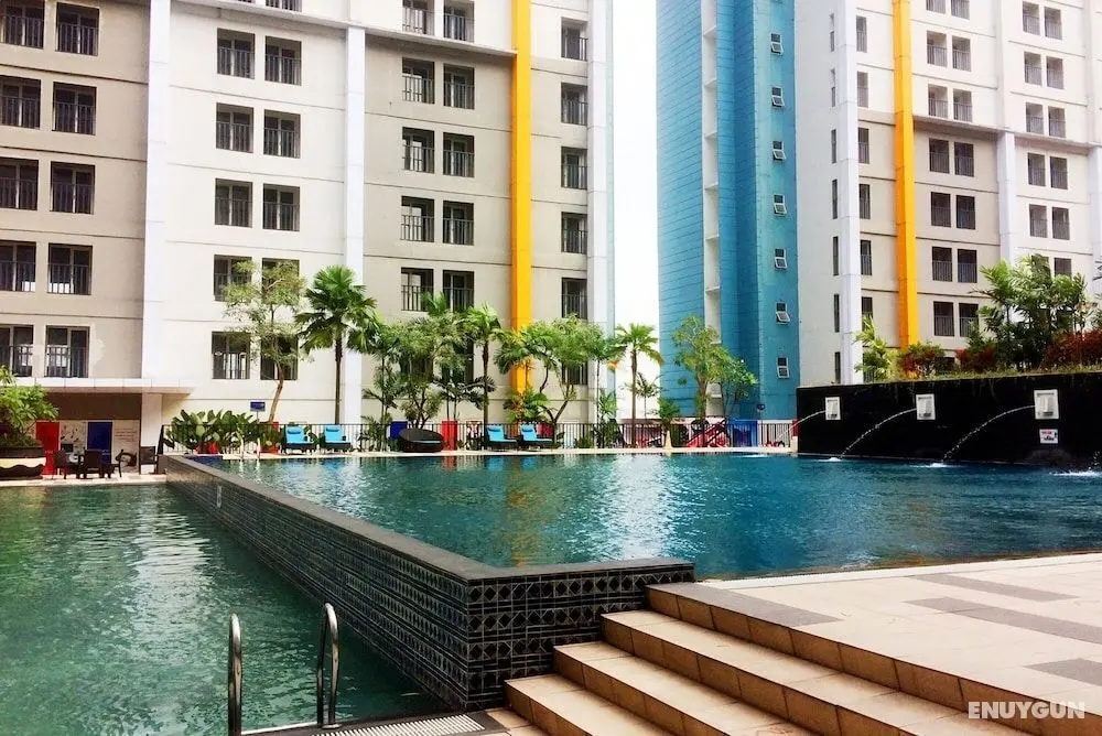 Minimalist Pool View Low Rise Studio @ Paramount Skyline Apartment - Havuz