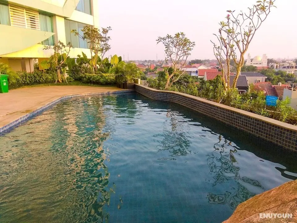 Minimalist Studio Apartment @ Grand Kamala Lagoon - Havuz