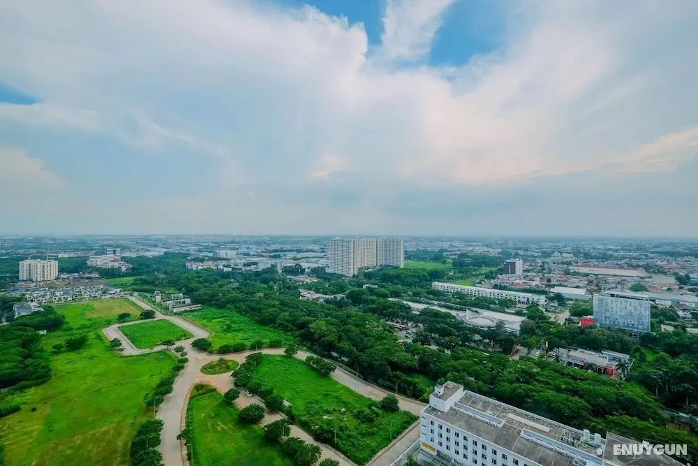 Minimalist Studio at The Oasis Apartment near Waterboom Cikarang - Dış Mekan