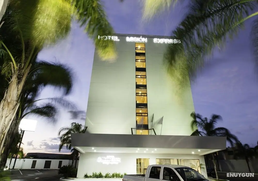 Hotel Misión Express Mérida Alta Brisa - Dış Mekan