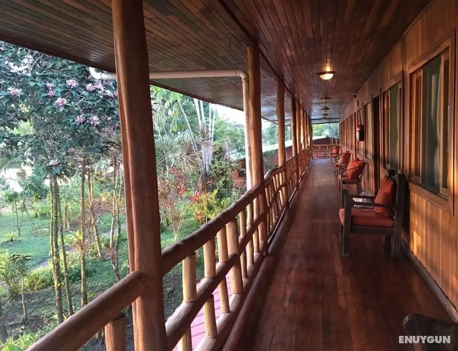 Miss Junies Lodge - Öne Çıkan Resim