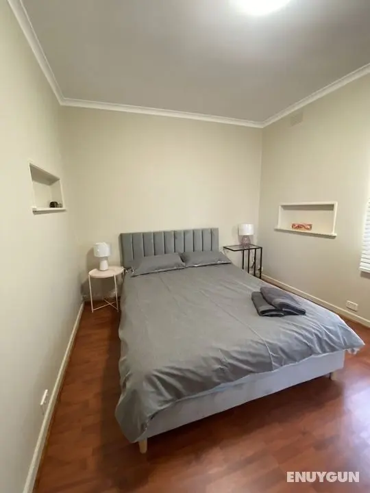 Mitcham train station 2 bedrooms unit - Oda