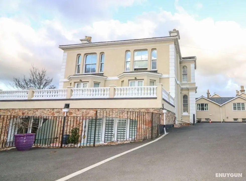 Modern 2 bed Apartment With sea Views - Öne Çıkan Resim
