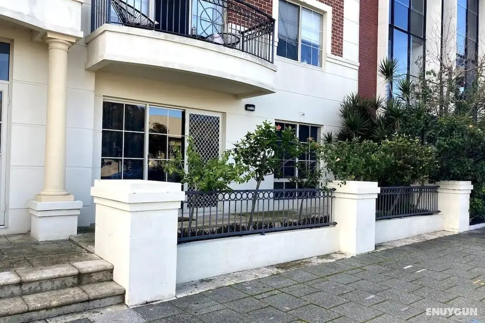 Modern 2 Bedroom Apartment in Perth - Dış Mekan