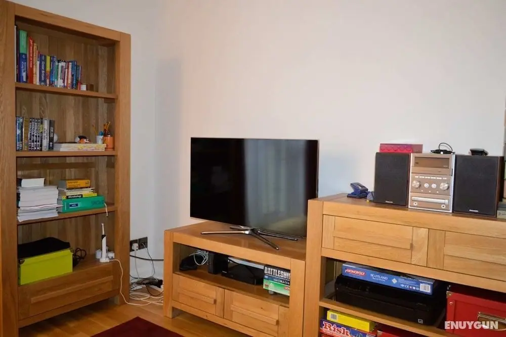 Modern 2 Bedroom Property in Central Edinburgh - Oda