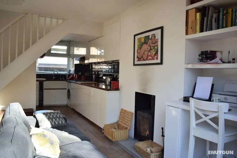 Modern 3 Bedroom Apartment in Brixton - Oda