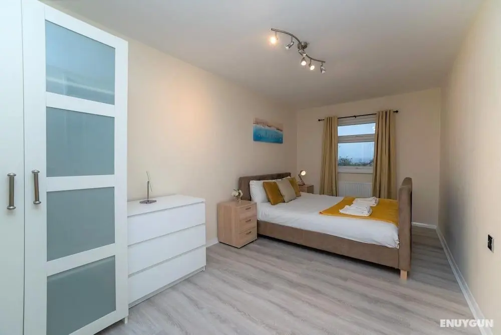 Modern 4 Bedroom House - Free Parking Netflix by WHA for Contractors Relocation Business Travel - Oda