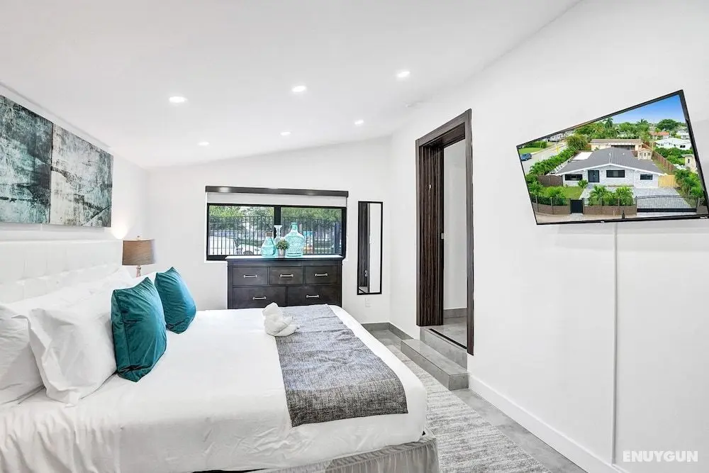 Modern 4BR with Basketball & Hot tub - Oda