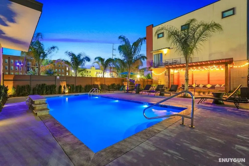 Modern 4BR Townhouse in Bienville Villas - Havuz