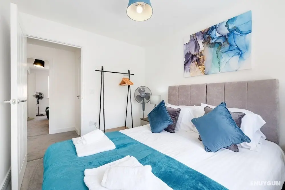 Modern 5 Bedroom 3 Bath Hse Aylesbury - Oda