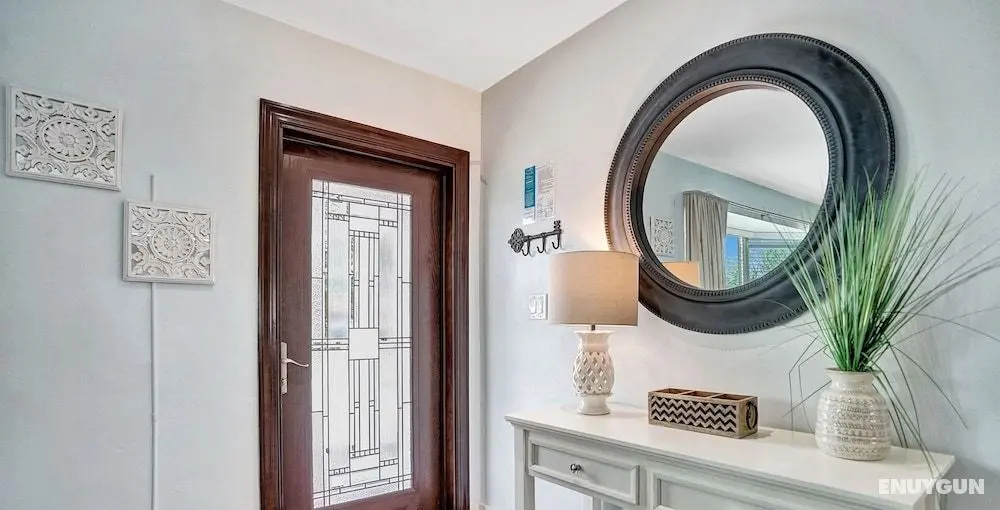Modern 5BR with Private Heated Pool - Lobi