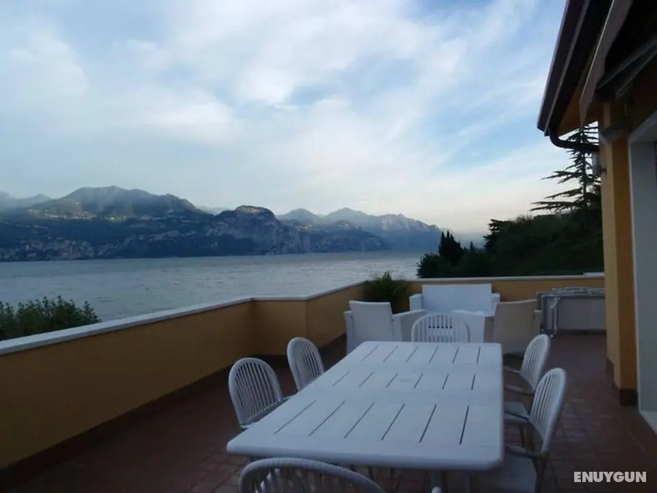 Modern Apartment With Large Terrace Malcesine - Oda Düzeni