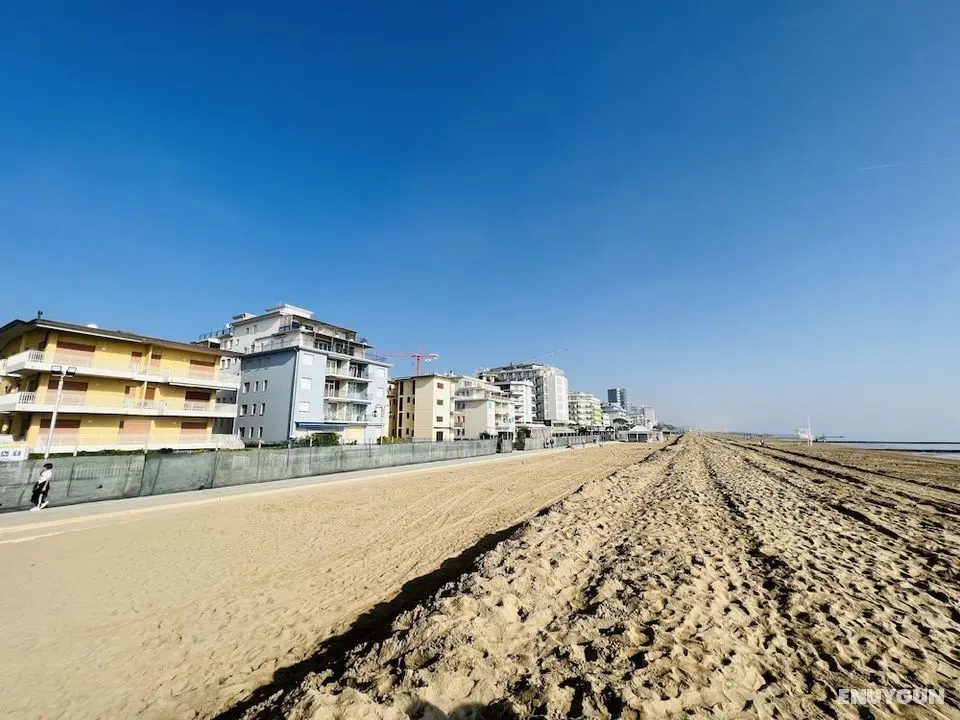 Modern Apartment Near the Beach in Jesolo, Italy - Plaj
