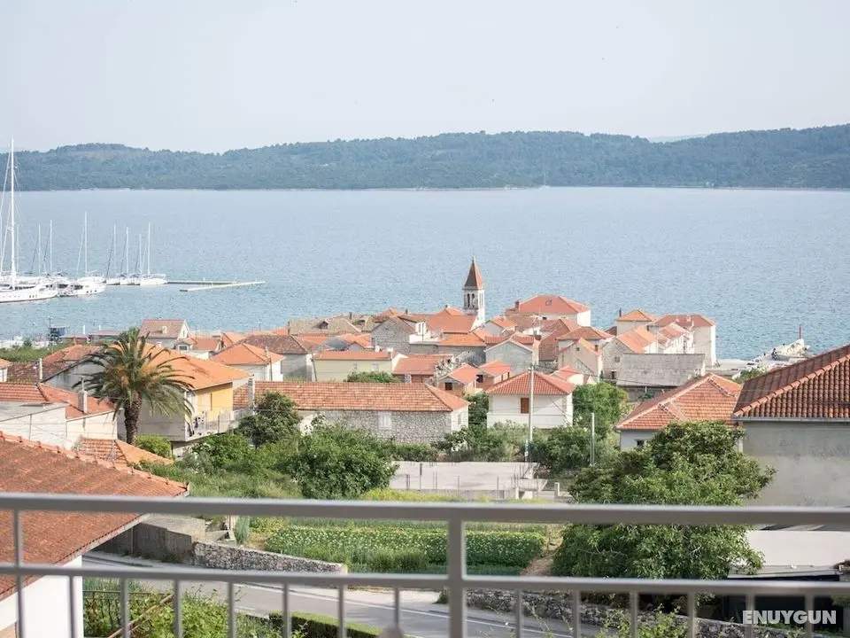 Modern Apartment in Seget Donji With Terrace - Konum Öne Çıkanlar