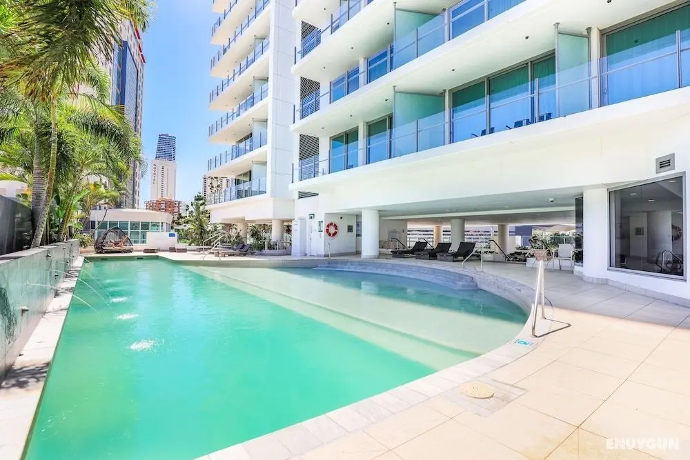 Modern Apartment with Resort Style Living - Öne Çıkan Resim