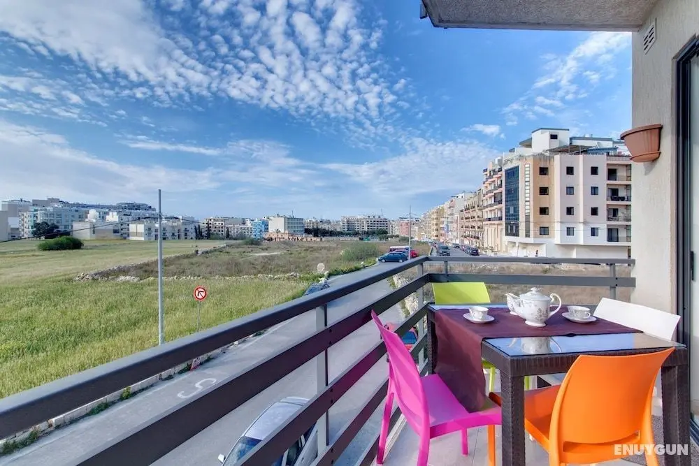 Modern Apt Overlooking Green Area - Öne Çıkan Resim