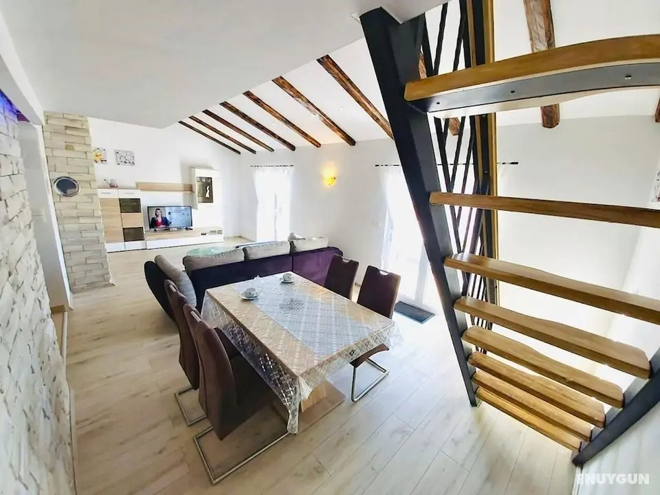 Modern Attic Apartment - Öne Çıkan Resim