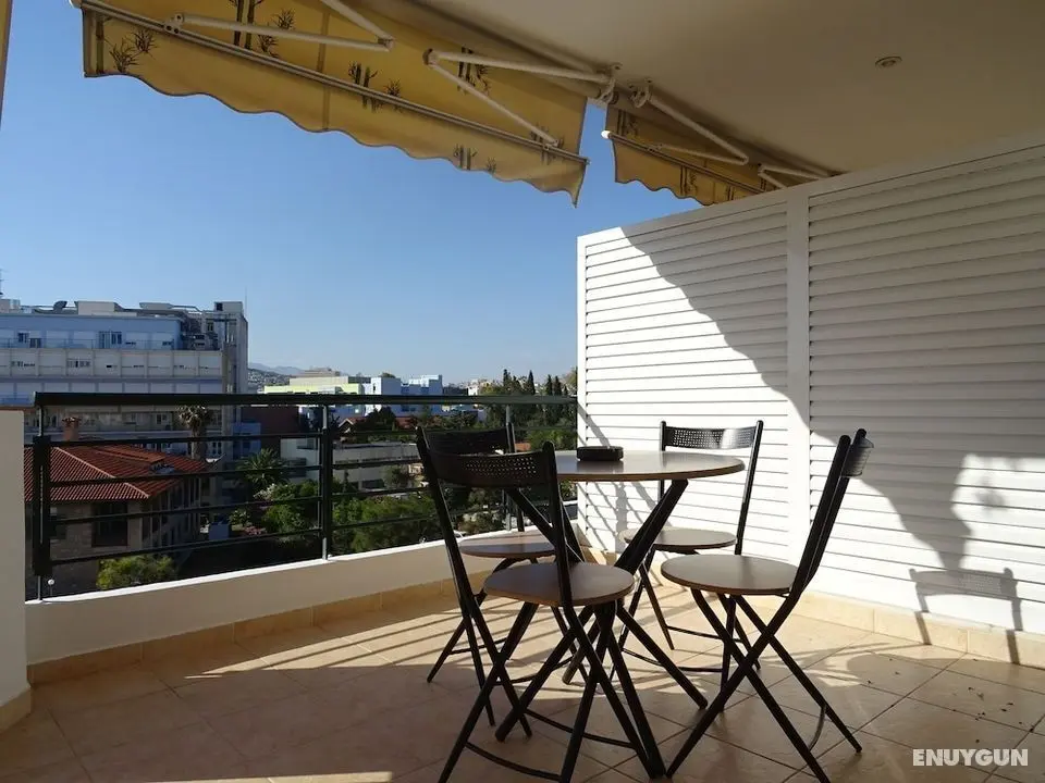 Modern Central Apartment with View - Dış Mekan