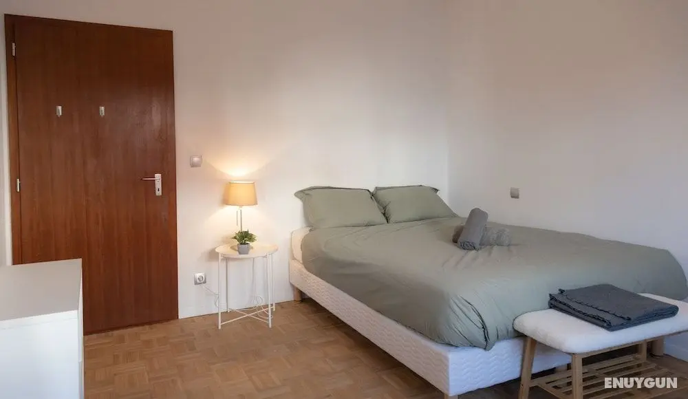 Modern Chic 2BR Apt W Balc close 2 cntr - Oda
