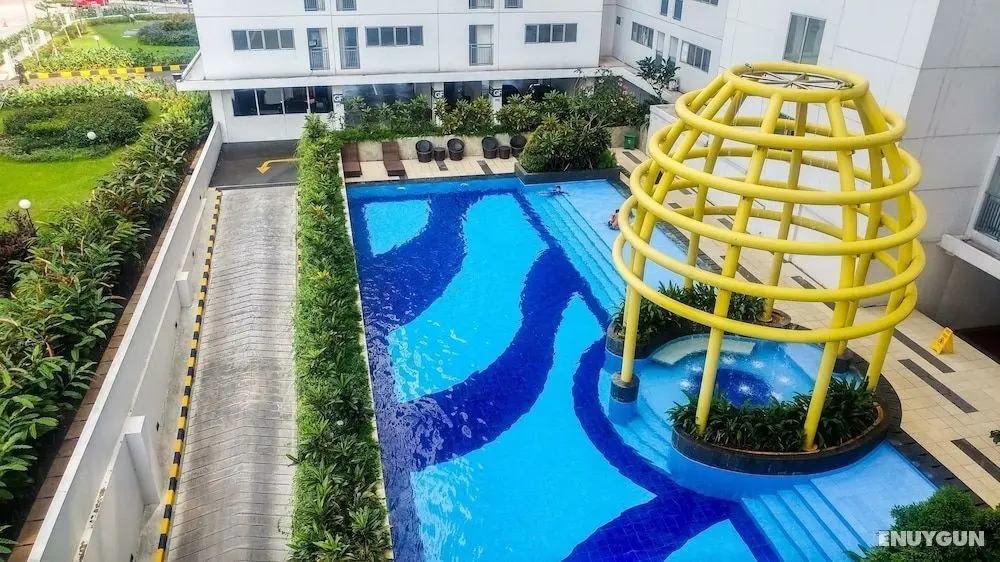 Modern and Comfort 2BR Bassura City Apartment - Havuz