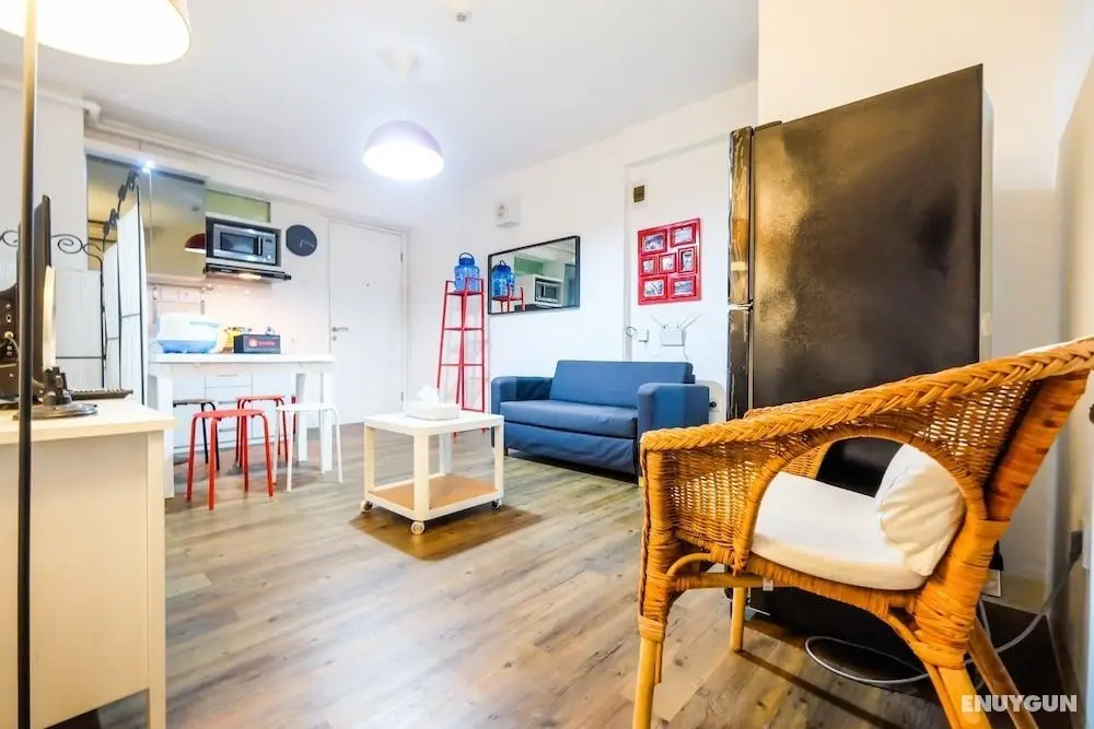Modern And Comfy 3BR Bassura City Apartment - Öne Çıkan Resim