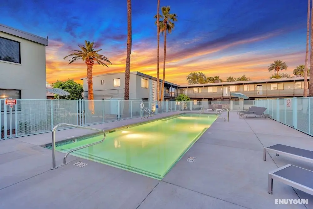 Modern Contemporary OT Scottsdale W-Pool - Havuz