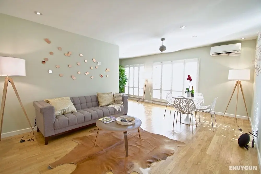 Modern Contemporary Venice Getaway - Öne Çıkan Resim