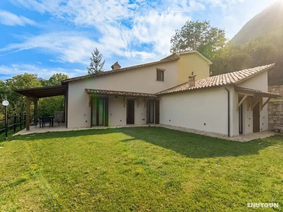 Modern Holiday Home in Acquanera With Private Swimming Pool - Dış Mekan