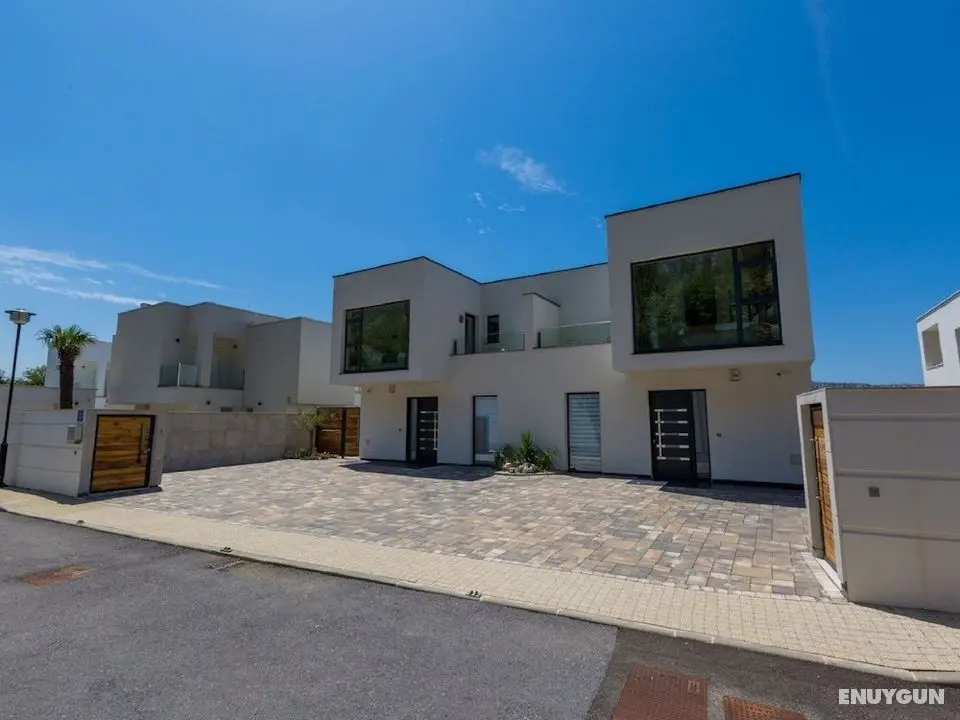 Modern Holiday Home in Grižane With Swimming Pool - Dış Mekan