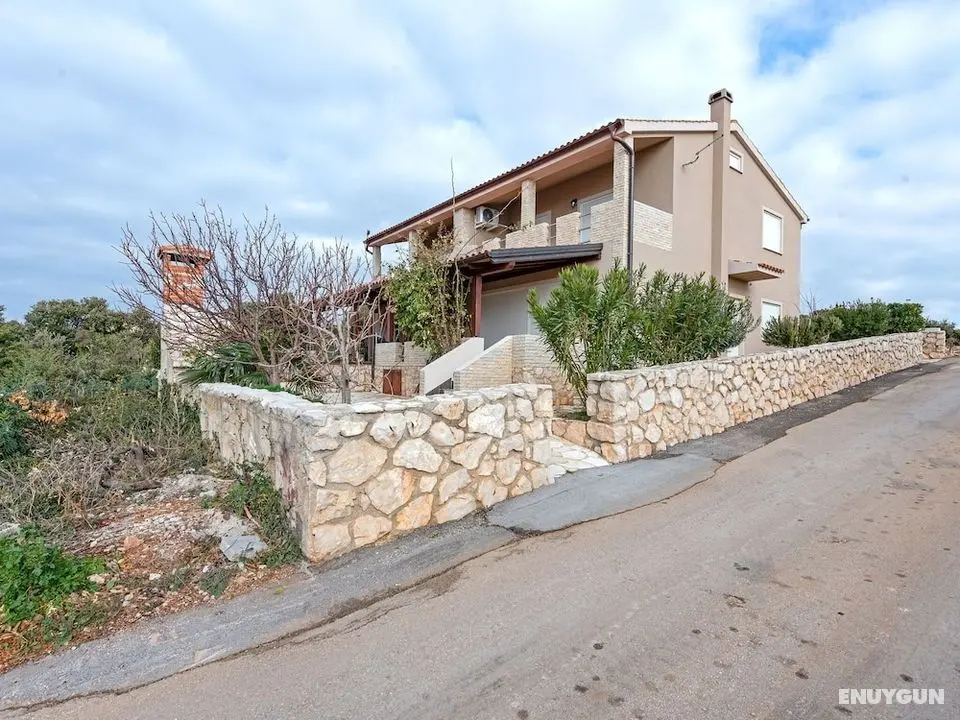 Modern Holiday Home in Mandre With Barbeque - Öne Çıkan Resim