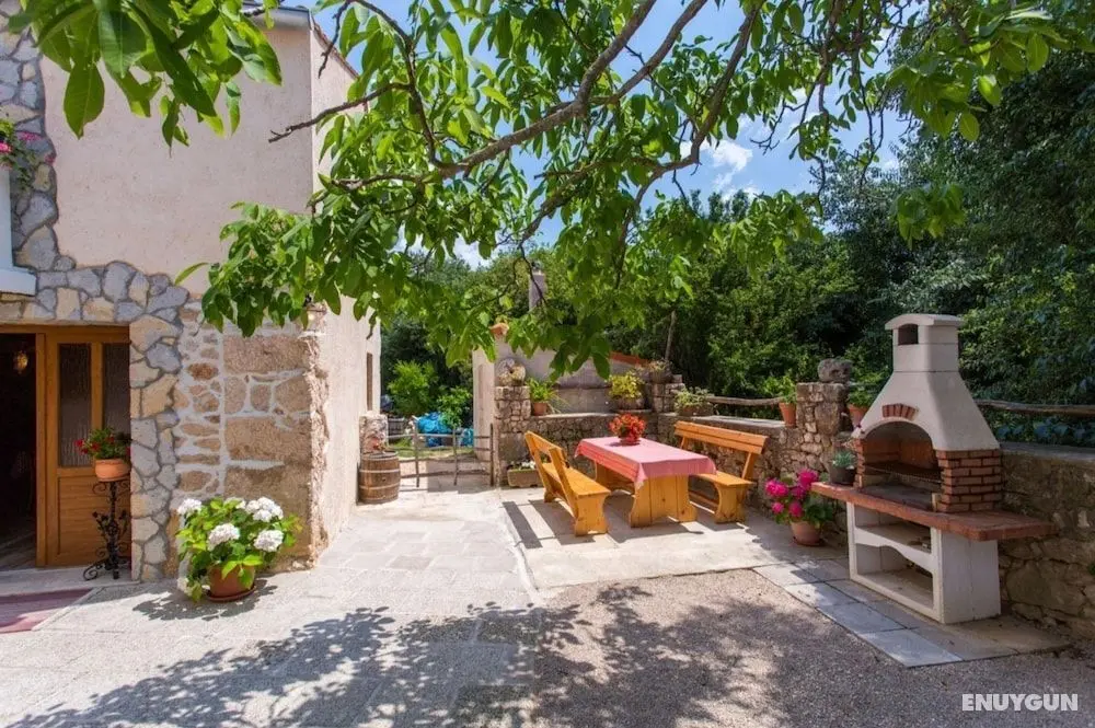 Modern Holiday Home in Polje With Air Conditioning - Öne Çıkan Resim