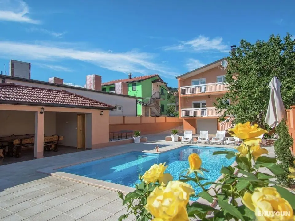 Modern Holiday Home in With Private Pool - Öne Çıkan Resim