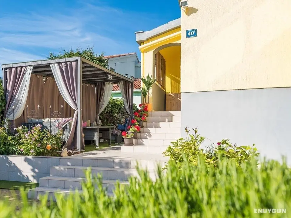 Modern Holiday Home in Zadar With Terrace - Öne Çıkan Resim